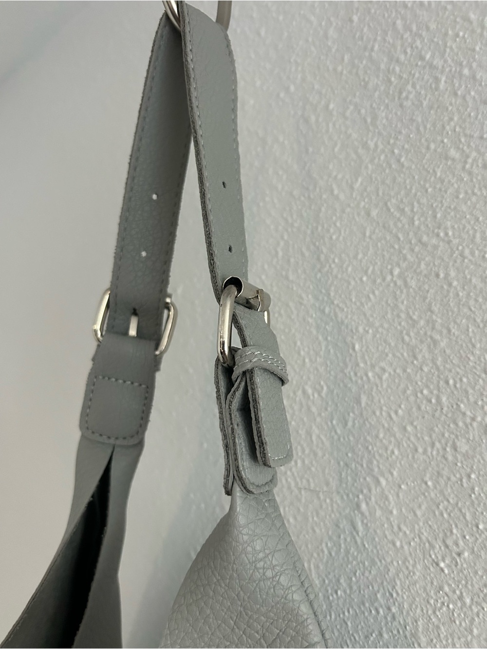 Minimalist Gray Leather Tote Bag - Sleek Everyday Shoulder Bag - Picture 2 of 5